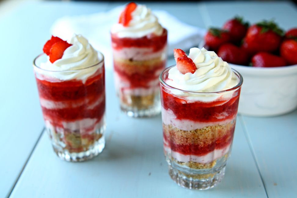 Strawberry Cream Parfait | Simple, light, creamy and delicious strawberry parfaits featuring fresh strawberries, mascarpone cheese and sweetened whipped cream. | www.heavenlyhomecooking.com