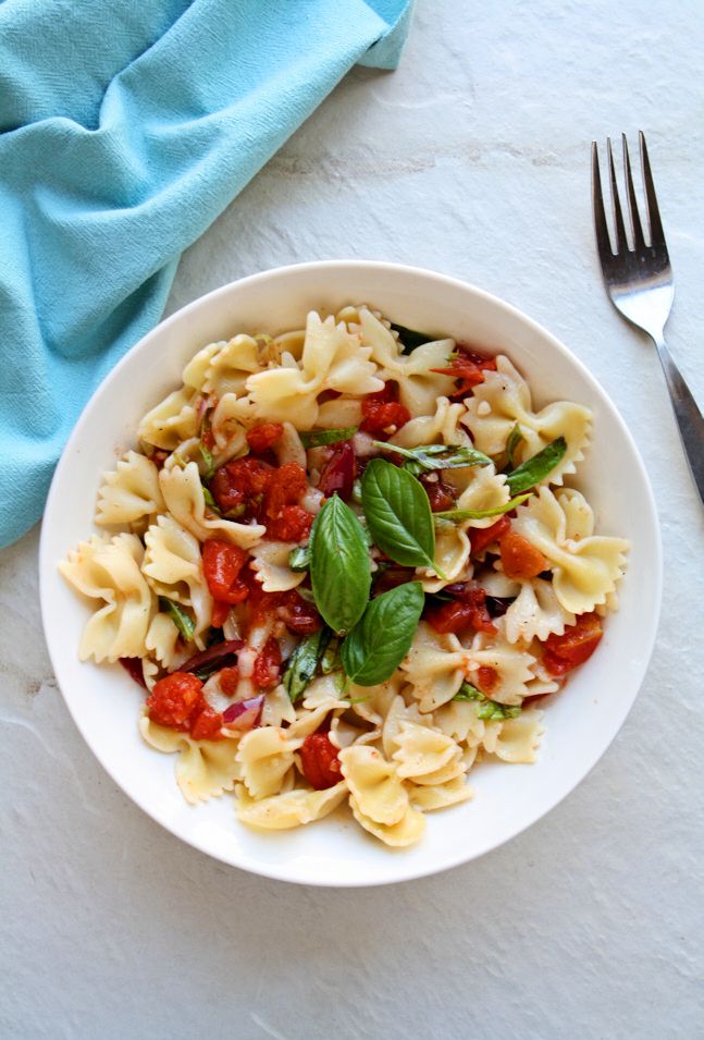 Bowtie Pasta with Simple Tomato Sauce | Healthy and delicious and only 9 ingredients. Ready to eat in less than 20 minutes! | heavenlyhomecooking.com