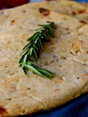 Sun-Dried Tomato Pita Bread to complement your favorite gyro fillings perfectly. Easy to make with only 7 ingredients, most of which you probably already have in your pantry. | www.heavenlyhomecooking.com