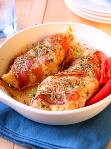 Rosemary Chicken Wrapped in Bacon | It doesn't get any easier than this. Only 5 ingredients and in less than 30 minutes you can have this delicious entree on the table! | heavenlyhomecooking.com