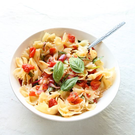 Bowtie Pasta with Simple Tomato Sauce | Healthy and delicious and only 9 ingredients. Ready to eat in less than 20 minutes! | heavenlyhomecooking.com