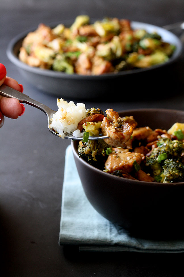 Orange Chicken and Broccoli Stir Fry | This orange chicken and broccoli stir fry is better than anything you would get in a Chinese restaurant, and you can say that you made it yourself! Delicious! | www.heavenlyhomecooking.com