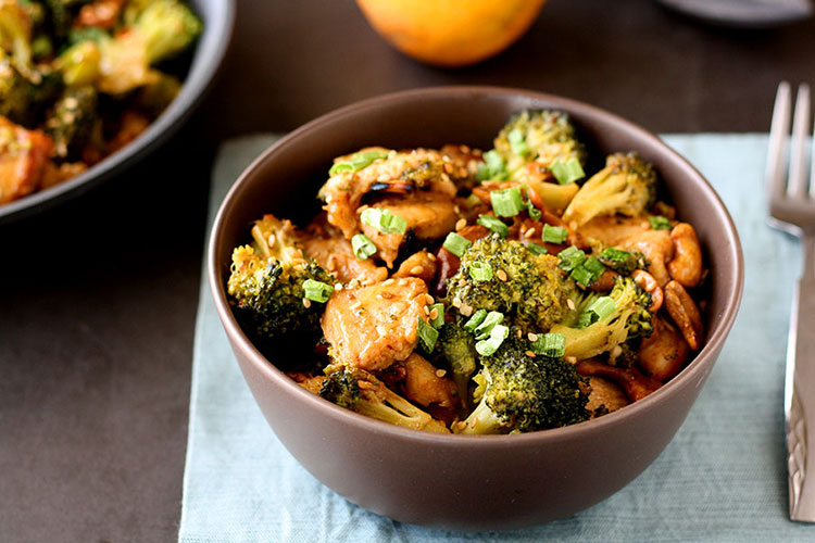 Orange Chicken and Broccoli Stir Fry | This orange chicken and broccoli stir fry is better than anything you would get in a Chinese restaurant, and you can say that you made it yourself! Delicious! | www.heavenlyhomecooking.com