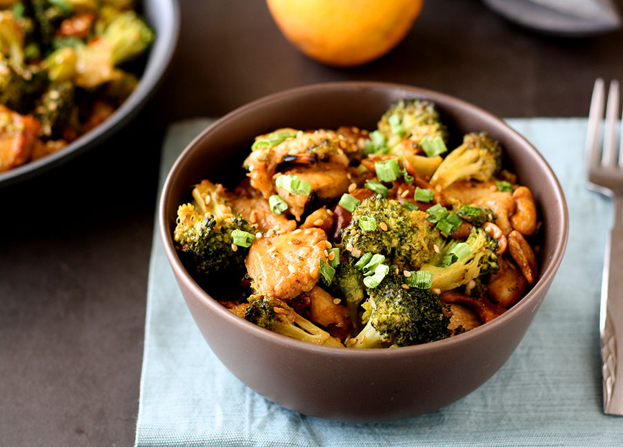 Orange Chicken and Broccoli Stir Fry | This orange chicken and broccoli stir fry is better than anything you would get in a Chinese restaurant, and you can say that you made it yourself! Delicious! | www.heavenlyhomecooking.com