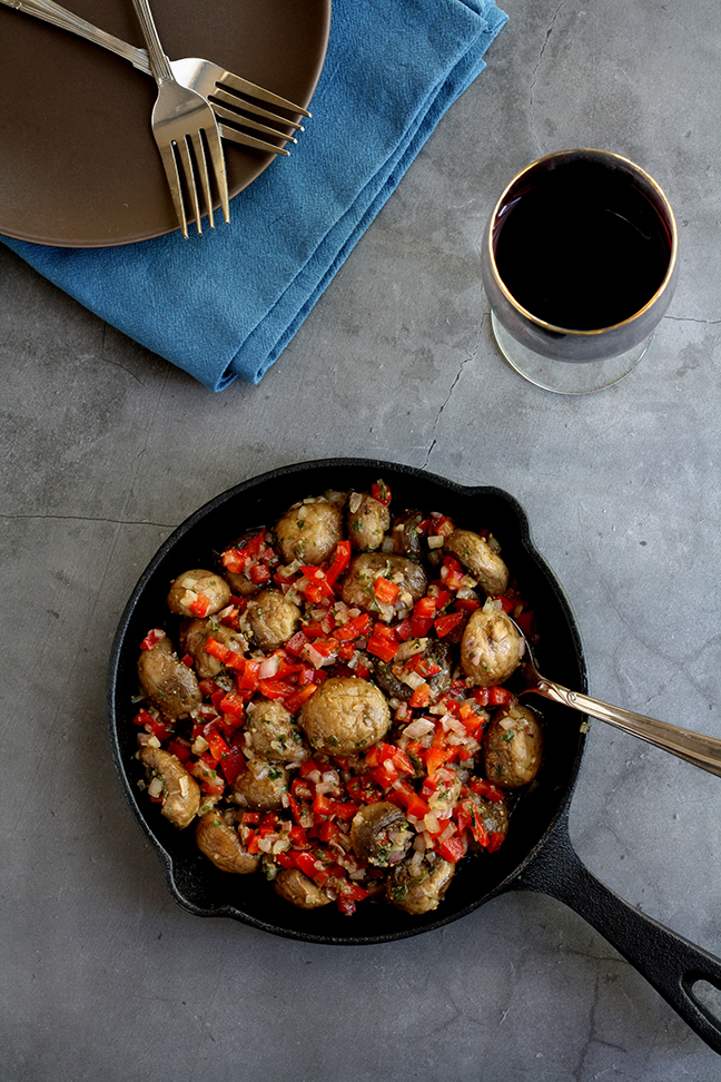 Marinated Mushrooms | These marinated mushrooms are chock full of amazingly rich and full flavor. They are perfect as an appetizer or side dish, and so easy to make!| www.heavenlyhomecooking.com