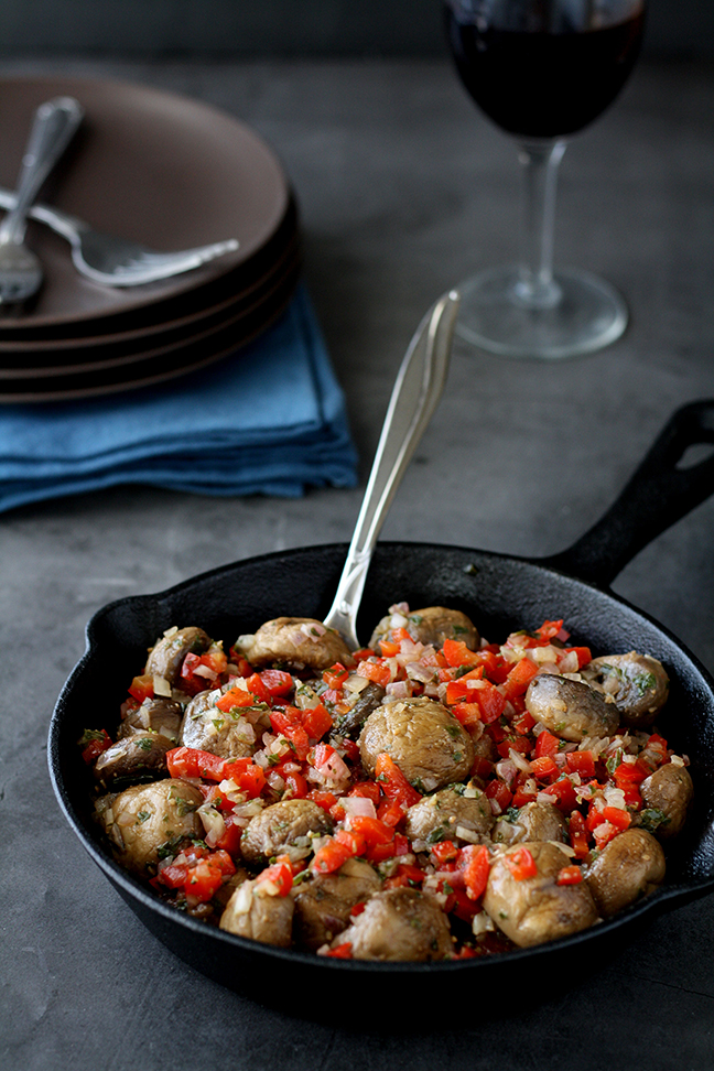 Marinated Mushrooms | These marinated mushrooms are chock full of amazingly rich and full flavor. They are perfect as an appetizer or side dish, and so easy to make!| www.heavenlyhomecooking.com