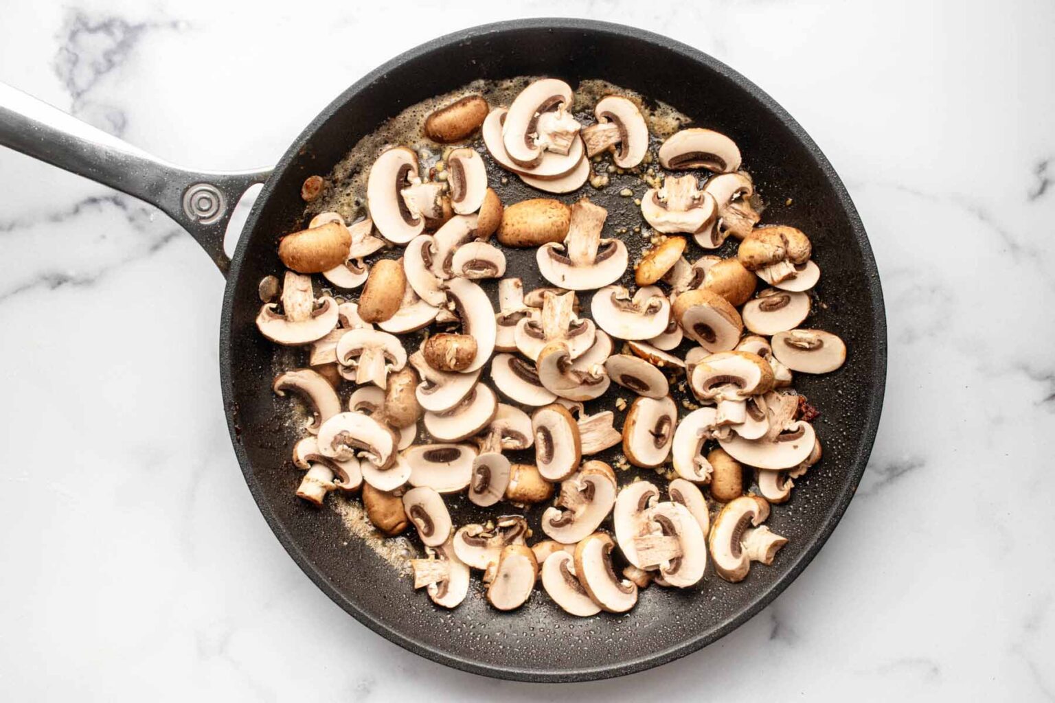 Mushroom Chicken (Quick & Easy Weeknight Dinner Idea) - Heavenly Home